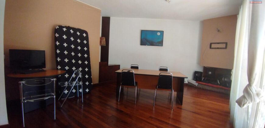 À louer une maison T6 située en bord de route principale à Nanisana