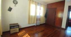 À louer une maison T6 située en bord de route principale à Nanisana