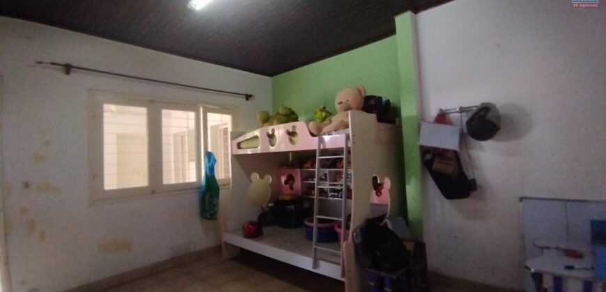 À louer une maison T6 située en bord de route principale à Nanisana