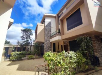 À louer villa T6 neuve située dans un quartier calme à Mahatony Soavimasoandro