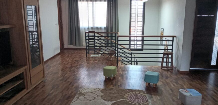 Location d’une villa à étage de type F4 située dans un quartier résidentiel d’Ambohijanaka