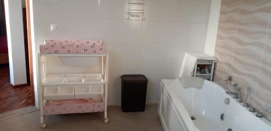 Location d’une villa à étage de type F4 située dans un quartier résidentiel d’Ambohijanaka