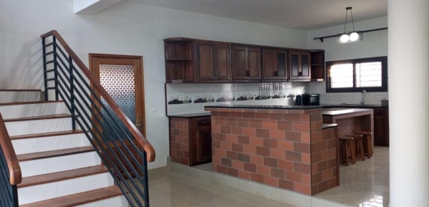 Location d’une villa à étage de type F4 située dans un quartier résidentiel d’Ambohijanaka