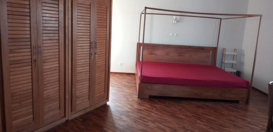 Location d’une villa à étage de type F4 située dans un quartier résidentiel d’Ambohijanaka