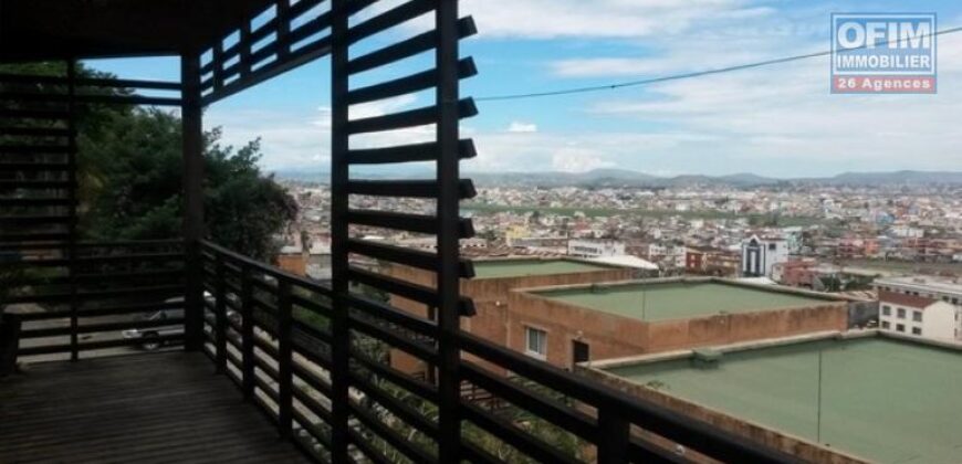 Location d’un appartement T4 duplex sécurisé situé à Fort Voyron