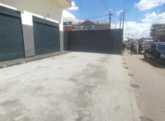 À louer un local professionnel situé en bord de route principale sur le Boulevard de l’Europe 67 Ha à Antananarivo
