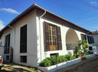 À louer une villa T5 offrant un cadre calme et sécurisé à Ambohidahy