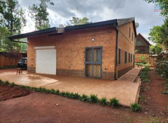 En vente une maison F5 à étage à Fitroafana Mandrosoa – Ivato dans un environnement résidentiel calme et sécurisé