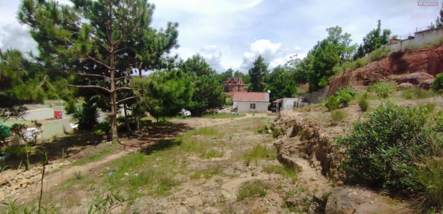 À vendre terrain de 3000 m2 entièrement clôturé situé Abohimalaza- Antananarivo