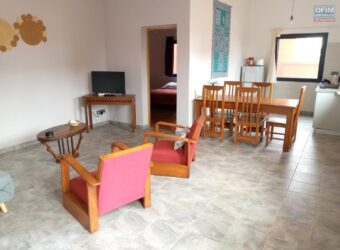 À louer un appartement T2 meublé situé à Andohalo dans un quartier calme et agréable