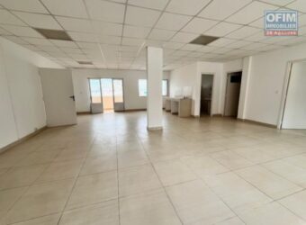 Location de deux bureaux d&rsquo;environ 100m2 chacun situés à Antsahavola