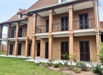 À louer une villa neuve de style architectural traditionnel de type F6 située dans le quartier résidentiel et sécurisé d’Ankorondrano