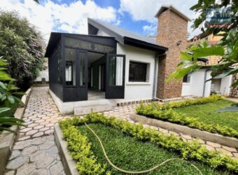 À louer une charmante villa T5 de plain-pied située dans un quartier calme à Ambatobe