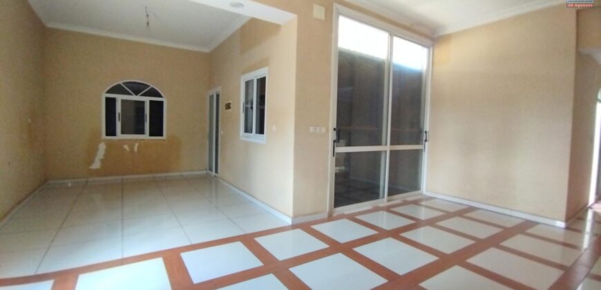 En vente une maison à étage de type F4 sur terrain 380 m2 située à Ambohidratromo