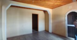 En vente une maison à étage de type F4 sur terrain 380 m2 située à Ambohidratromo