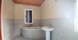 En vente une maison à étage de type F4 sur terrain 380 m2 située à Ambohidratromo