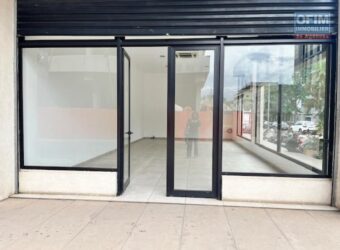 À louer un local commercial de 58 m² situé à Alarobia