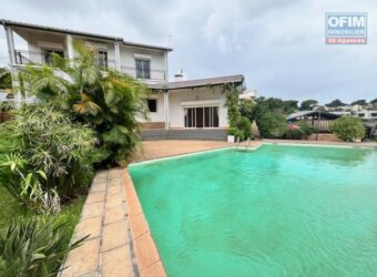Location d&rsquo;une superbe villa T5 avec piscine située dans un quartier calme à Ambohibao