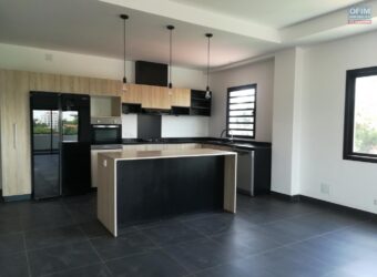 À louer un bel appartement sécurisé situé à Ivandry dans un quartier calme et sécurisé