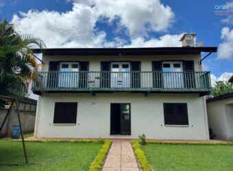 À vendre une villa T4 sur un terrain de 439 m2 située dans une résidence sécurisée à Tanjombato