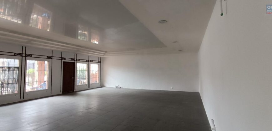 Location des locaux commerciaux situés au sein d&rsquo;un centre commercial sécurisé à 5 minutes d&rsquo;Ankorondrano