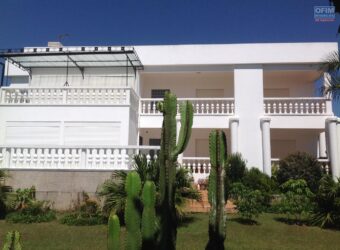 En vente une belle villa F6 située dans un quartier résidentiel à Ambodiafotsy Ampitatafika