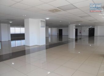 À louer des locaux de 300 m3 et de 600 me situés au coeur du centre d&rsquo;affaire à Ankorondrano