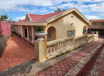 À louer belle villa basse F5 située dans un quartier résidentiel recherché à Ambohibao