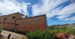 À vendre maison à étage en cours de finition située à Ambohimanambola