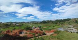 À vendre maison à étage en cours de finition située à Ambohimanambola