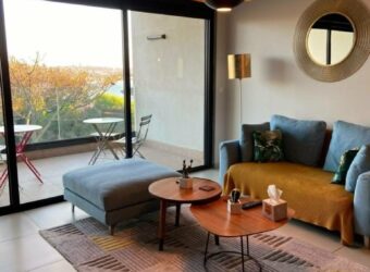 Location d&rsquo;un superbe appartement T3 meublé et équipé situé dans une résidence avec piscine à Ivandry