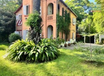 À louer maison traditionnelle T5 meublée située dans un cadre verdoyant à Faravohitra