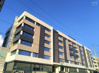 À louer des locaux professionnels de haut standing situés en bord de route à Ankorondrano