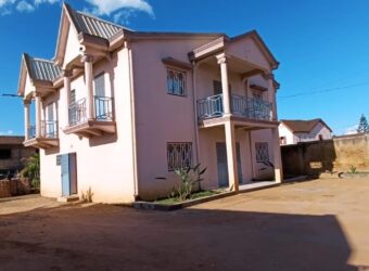 À louer une spacieuse villa T6 avec un grand parking située à Antanandrano Ambohitrarahaba