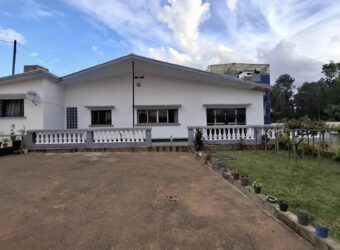 À vendre une grande villa T6 sur un terrain de 1000 m2 située dans le quartier résidentiel d&rsquo;Anosy Avaratra