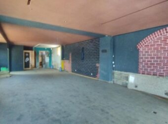 À louer un grand local commercial de 220 m2 situé à Ankorondrano