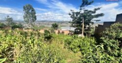 À vendre un terrain clôturé prêt à bâtir de 596 m2 situé à Ambatomaro Antsobolo