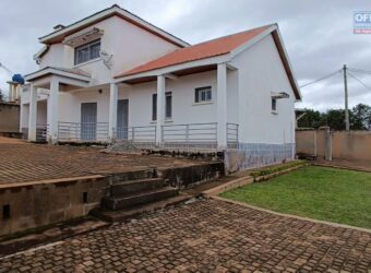 À vendre une maison de type F4 située dans un quartier calme à Snowy Avaratra