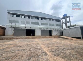 À louer 2 entrepôts neufs de 1040 sur 2 niveaux situés à Talatamaty