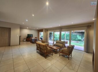 À louer belle villa basse T4 située dans quartier calme et résidentiel à Analamahintsy