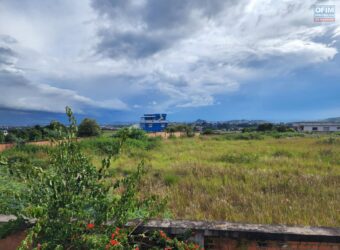 À vendre un beau terrain plat clôturé situé dans un emplacement stratégique à Ivato