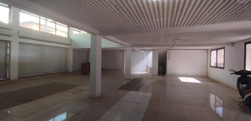 Location d&rsquo;un local commercial de 300 m2 situé en bord de route principale à Besarety Antananarivo