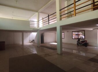 Location d&rsquo;un local commercial de 300 m2 situé en bord de route principale à Besarety Antananarivo