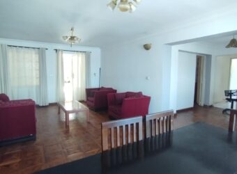 À louer apparement T3 semi-meublé en bord de route principale à Analamahitsy