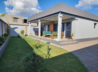 À louer une belle villa basse neuve meublée de type T3 située à Ivato Morarano (Ankadindravola) Madagascar