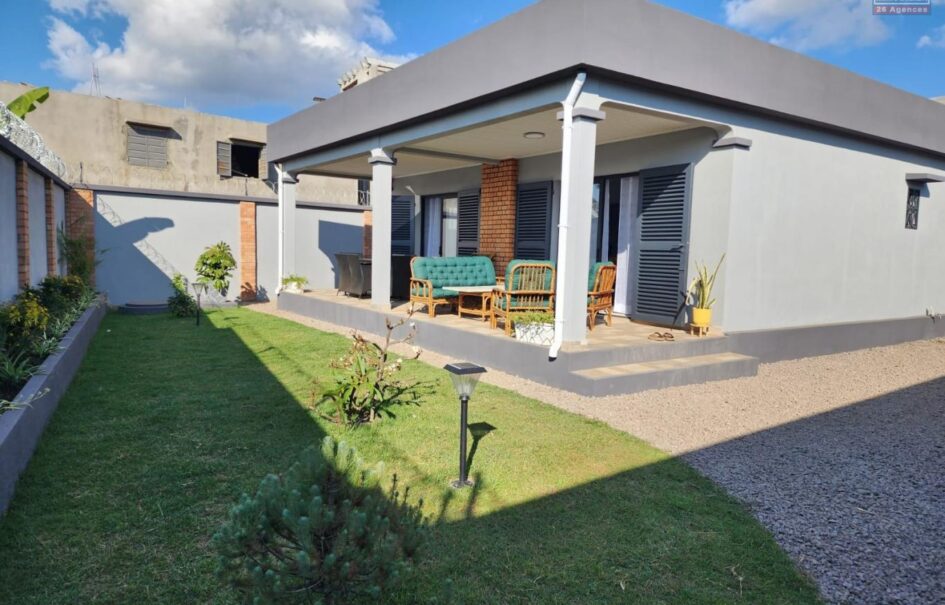 À louer une belle villa basse neuve meublée de type T3 située à Ivato Morarano (Ankadindravola) Madagascar