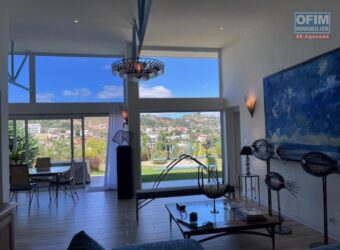 À louer une belle villa T4 meublée située dans une petite résidence avec piscine commune à Antanetibe Ilafy Madagascar