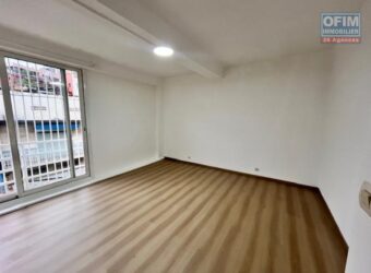 À louer un appartement T3 rénové situé au 2ᵉ étage à Tsaralalana Madagascar