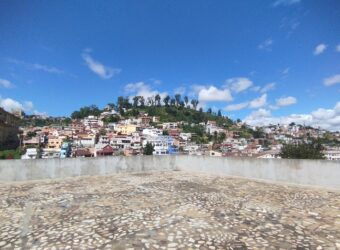 À louer un spacieux appartement F3 de 150 m2 situé dans une résidence sécurisée à Andrefan’Ambohijanahary Antananarivo