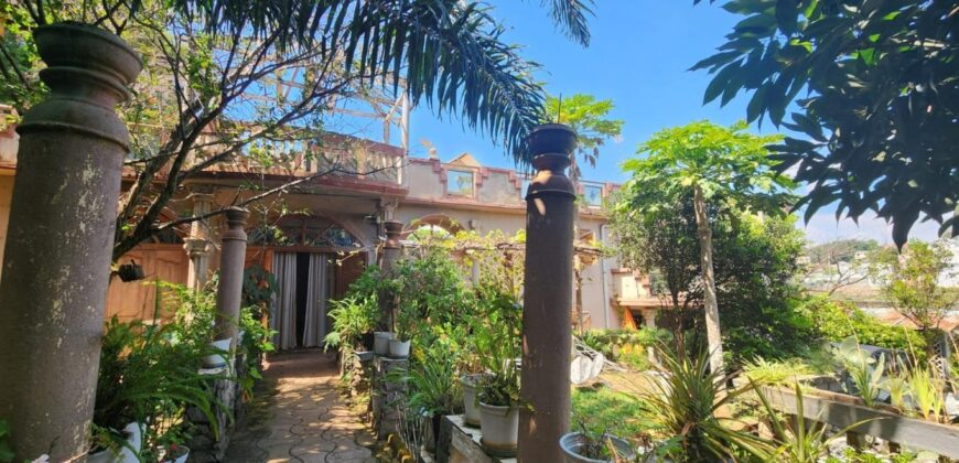 À vendre une propriété composée de deux villas à rénovées située à Antanetibe Ivato Madagascar